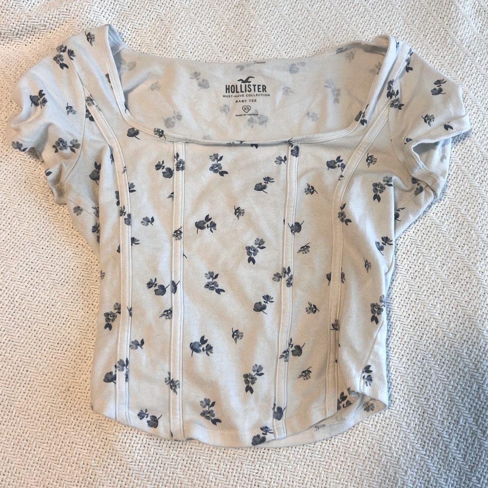 hollister white floral shirt